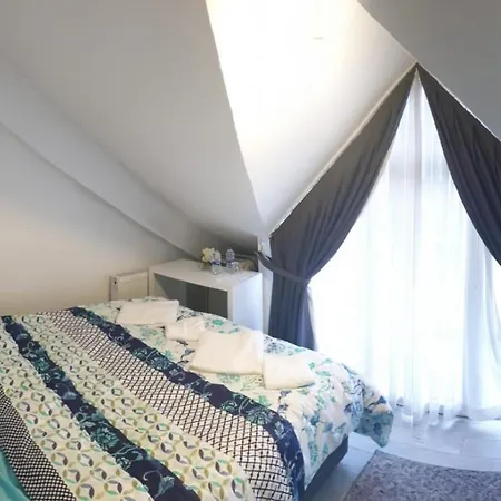 Trio Yenikapi Old 3*